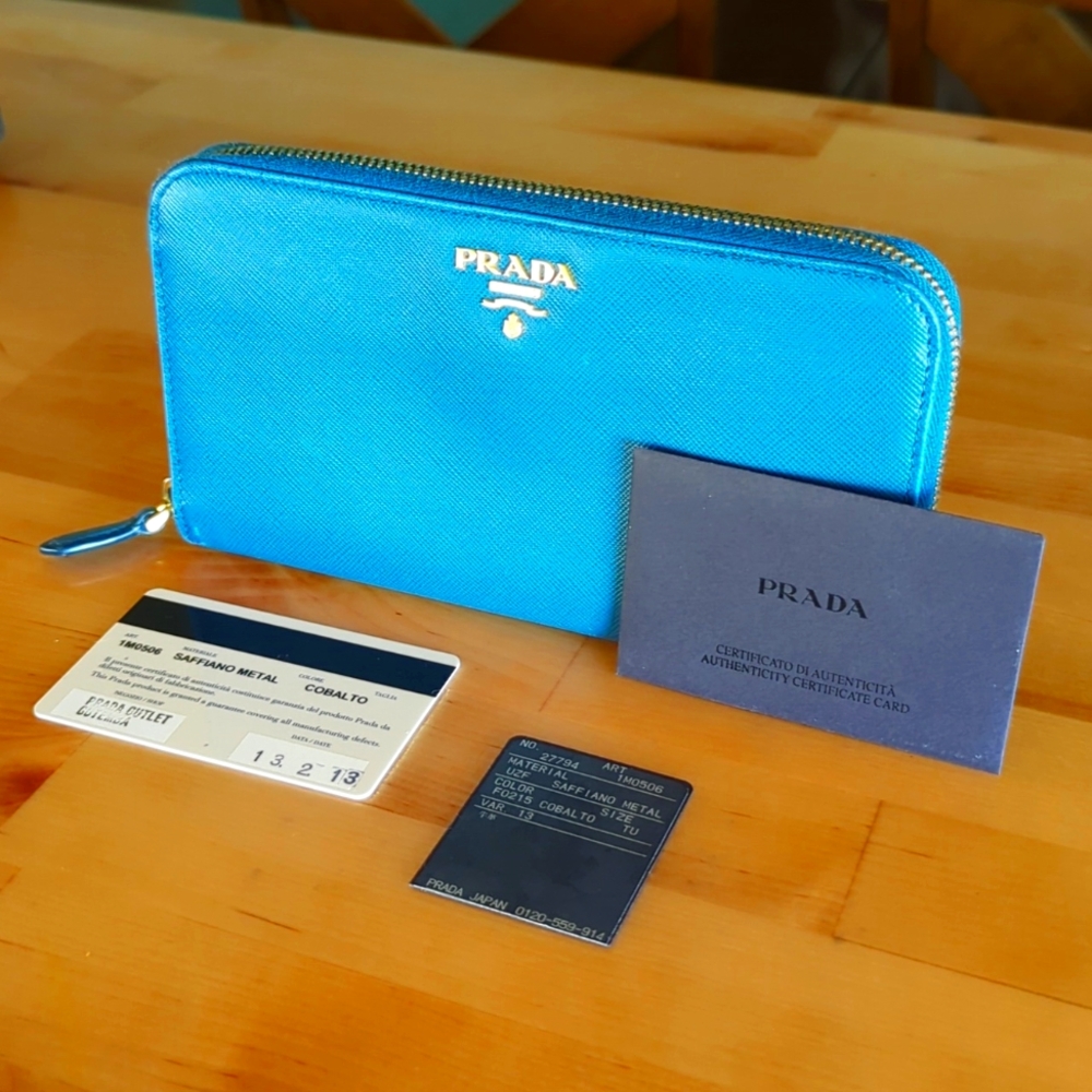 Authentic Pre-owned Prada Saffiano Blue Leather Zip Around Wallet w/COA - Picture 3 of 11